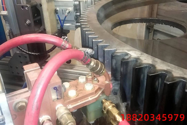 中頻淬火設備對臺階軸掃描淬火過程中直徑變化處的硬度