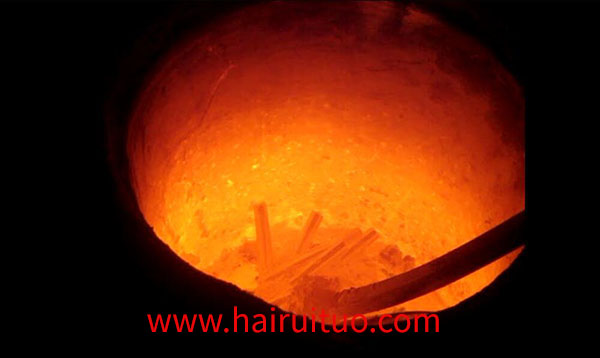 小型熔煉爐串聯(lián)逆變器和并聯(lián)避變器的比較