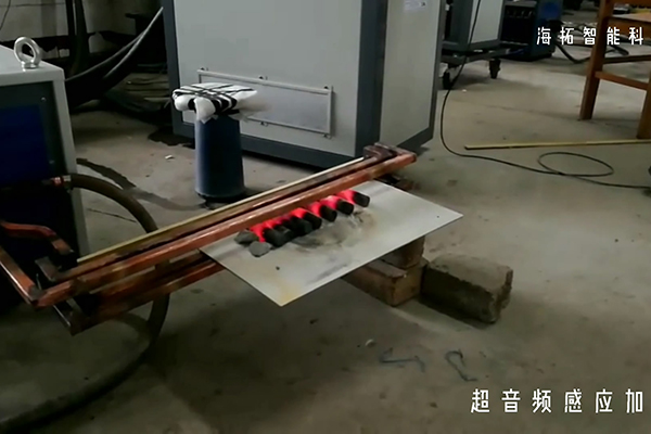 感應(yīng)加熱設(shè)備加熱棒材就是快