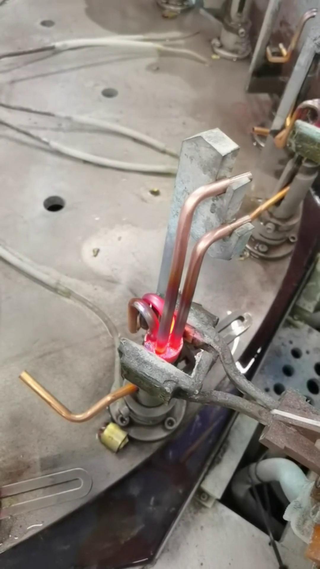 自動(dòng)化多工位高頻釬焊機(jī)分流分液器銅管焊接