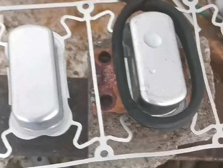 鋁件模具加熱，高頻機(jī)緩慢加熱至100度左右，保持模具不變形