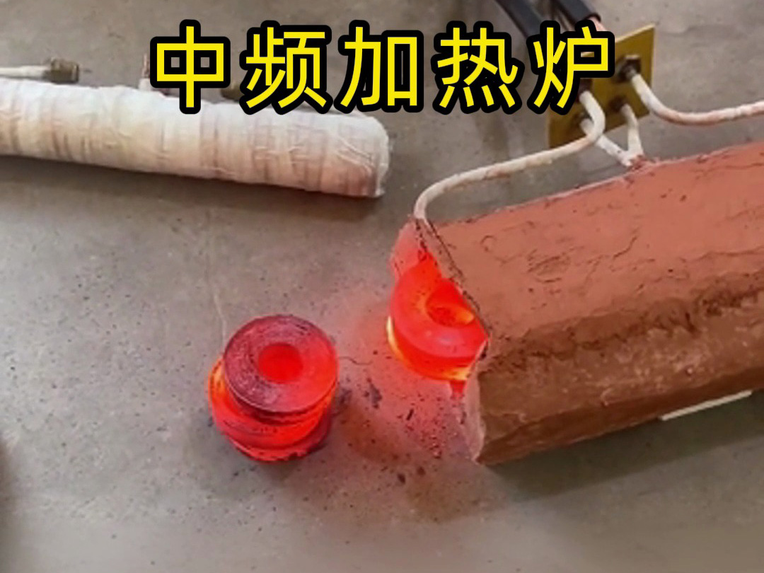 棒料紅沖要自動(dòng)送料中頻加熱爐？當(dāng)然有！自動(dòng)化鍛造方案這樣配