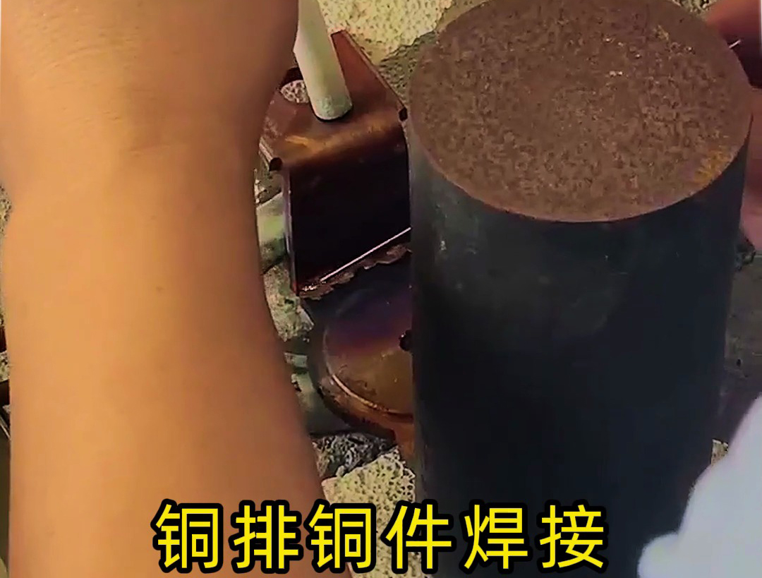 高頻焊接機(jī)對(duì)某變壓器的銅排焊接