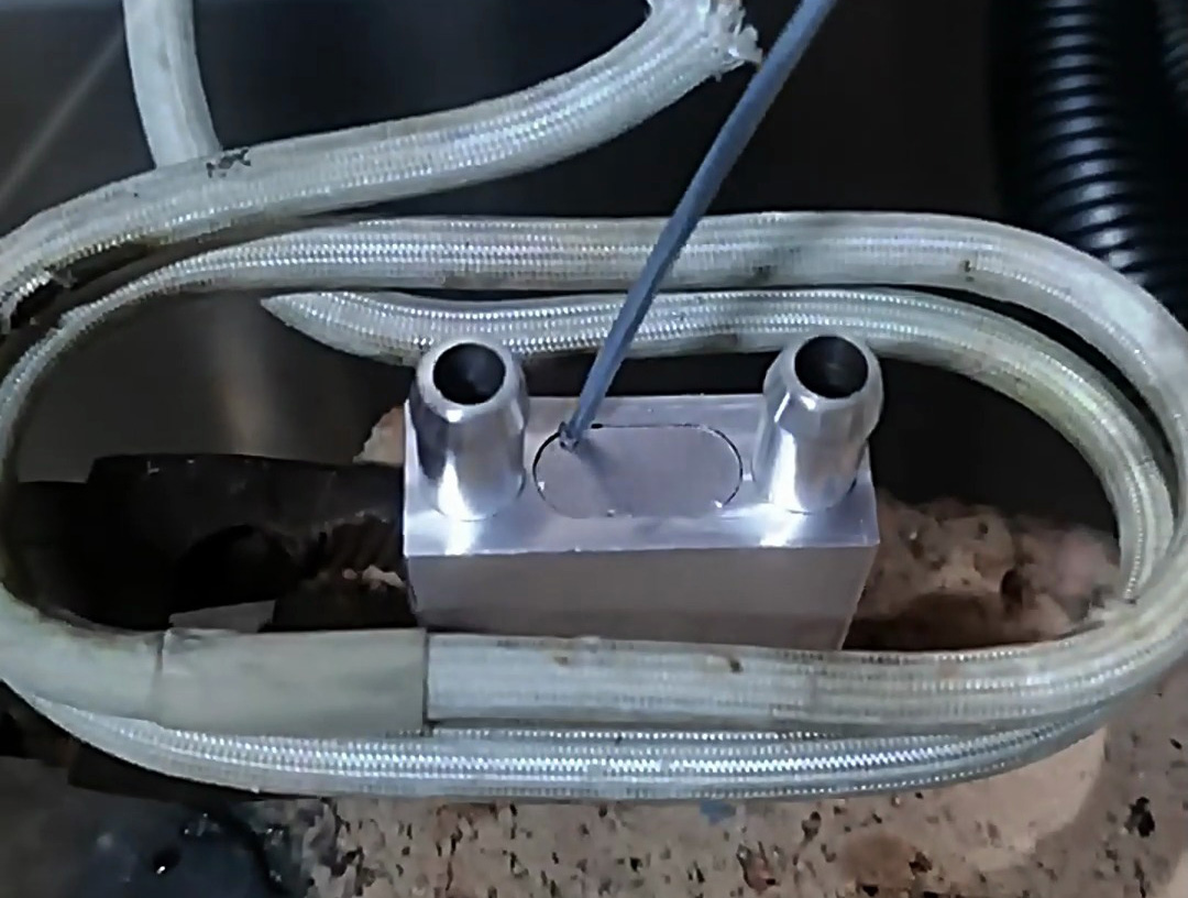 使用高頻焊機焊接鋁件，那么焊接鋁件就像喝水一樣簡單，簡單到有手就會
