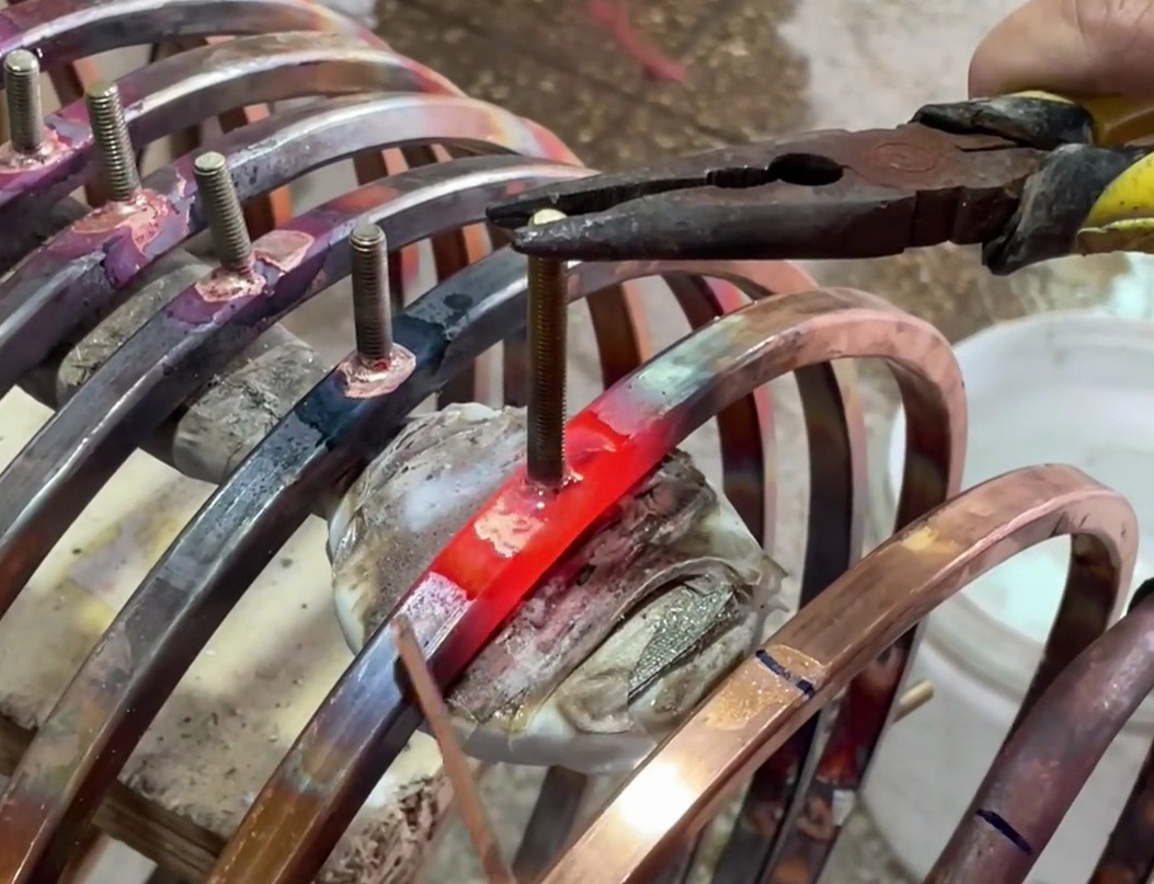 銅管螺絲如何焊得牢？高頻焊機(jī)操作全過(guò)程揭秘。